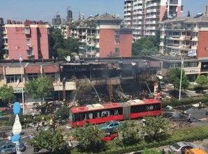 杭州餐厅爆料事件最新,揭露后厨黑幕，食品安全引关注